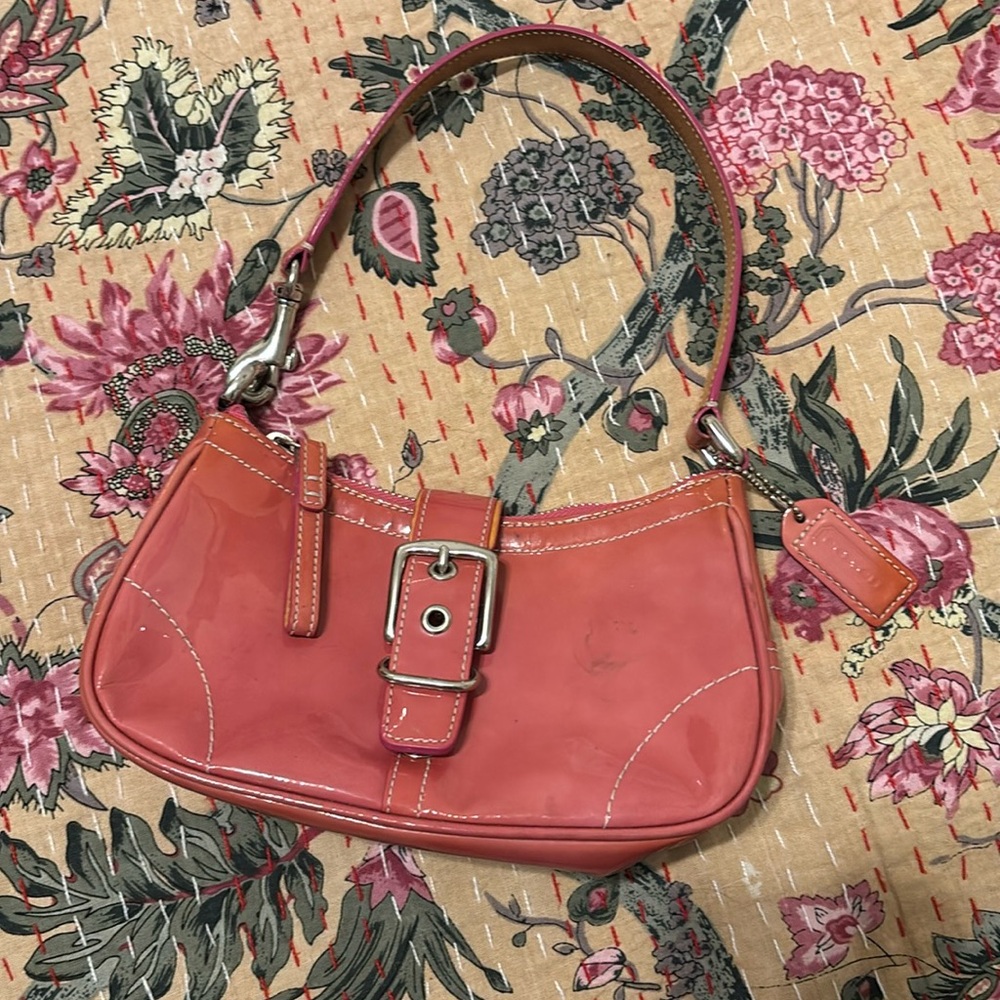 Vintage link patent leather Coach purse